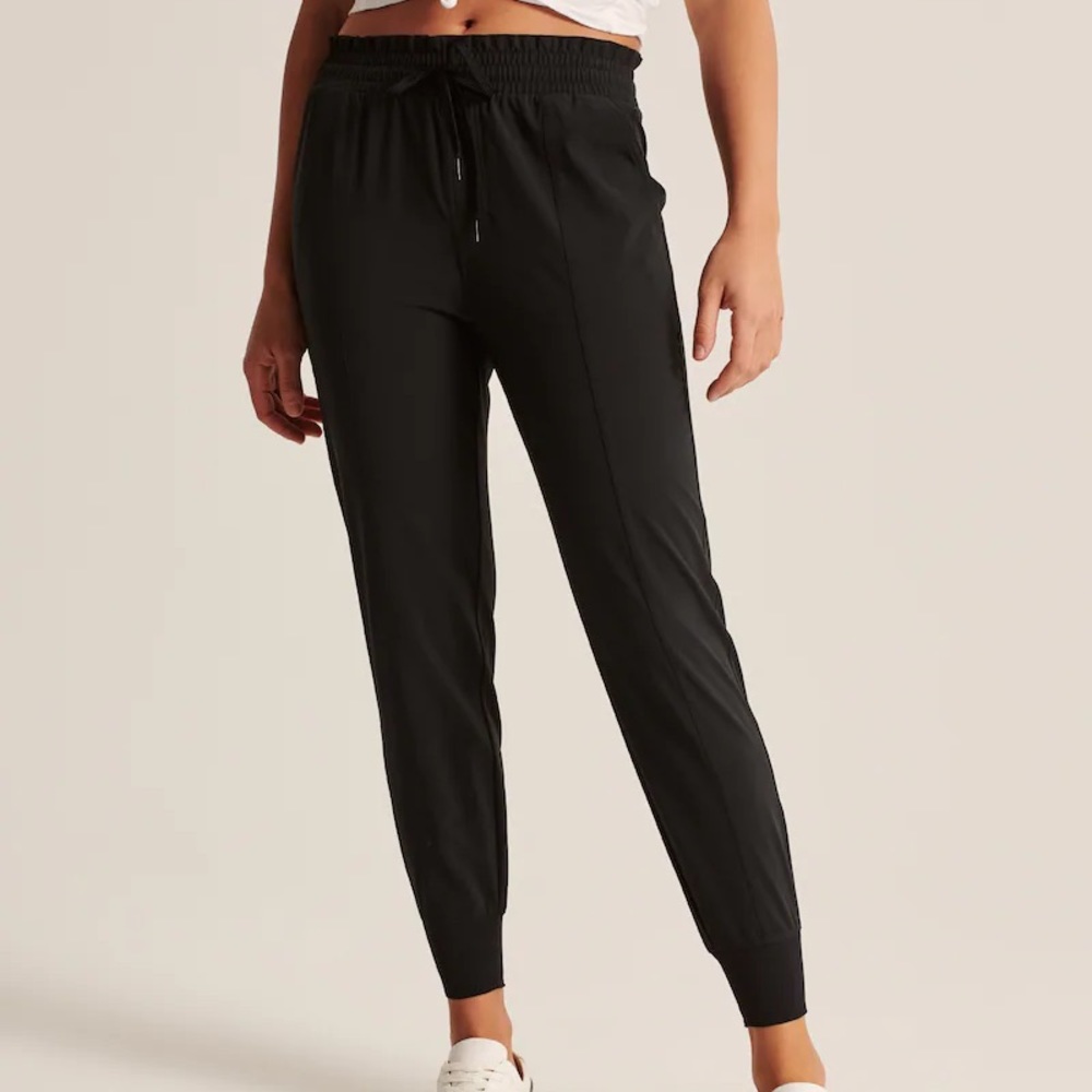 Abercrombie & Fitch Travelers Joggers size medium